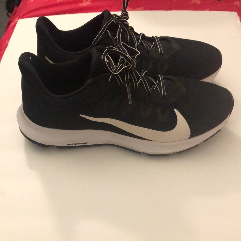 Nike quest running shoes